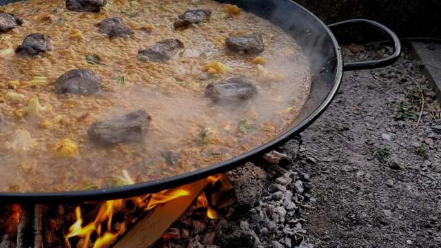 Paella Meet by Essensaciones